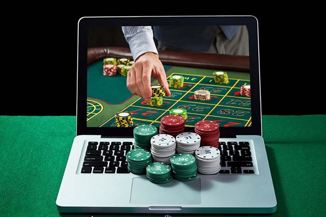 How do online casinos promote and grow their businesses?